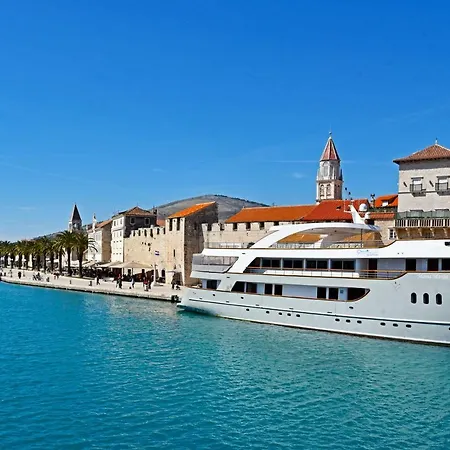 J&v Trogir
